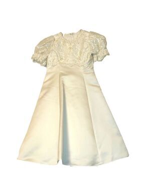 White 𝅺First Communion/Flower Girl Dress Size: 4